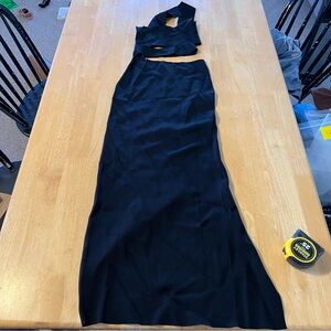 AUTEUR Elegant Black One Shoulder Gown